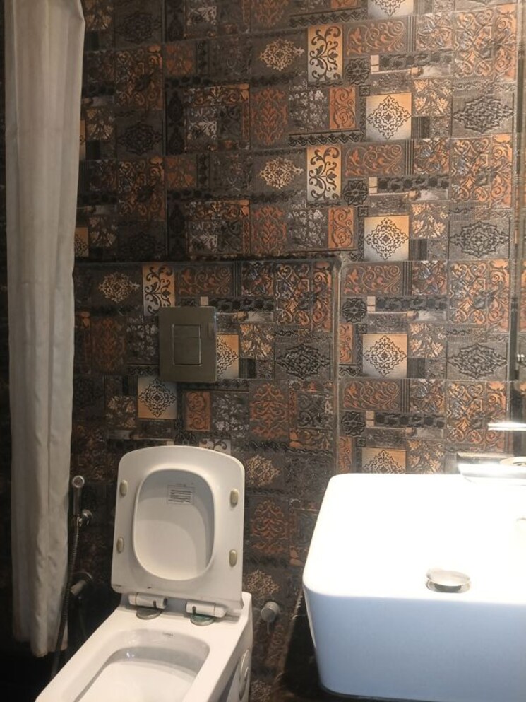 Bathroom, east of kailash 3 Bedroom 1300 Sq.Ft. Builder Floor In East Of Kailash Delhi 9781317