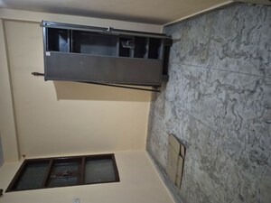 Furnished Amenities in 2.5 BHK Builder Floor at Mayur Vihar – for Rent