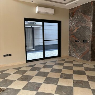 Room in 5 BHK Villa at Vasant Kunj – for Sale