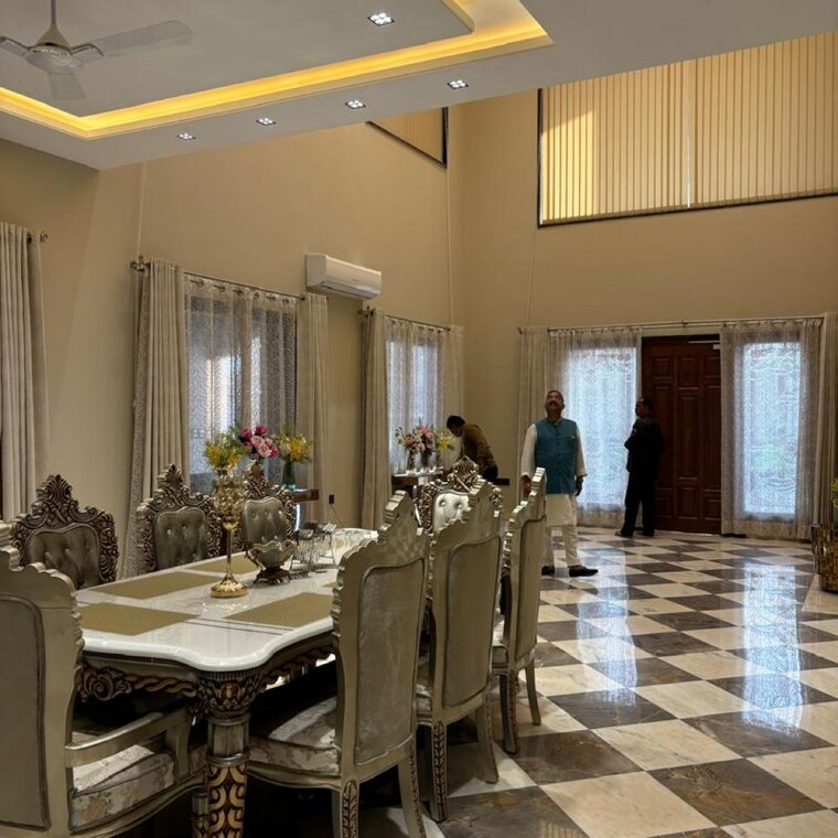 Gym, vasant kunj 5 Bedroom 1210 Sq.Yd. Villa In Vasant Kunj Delhi 9781344