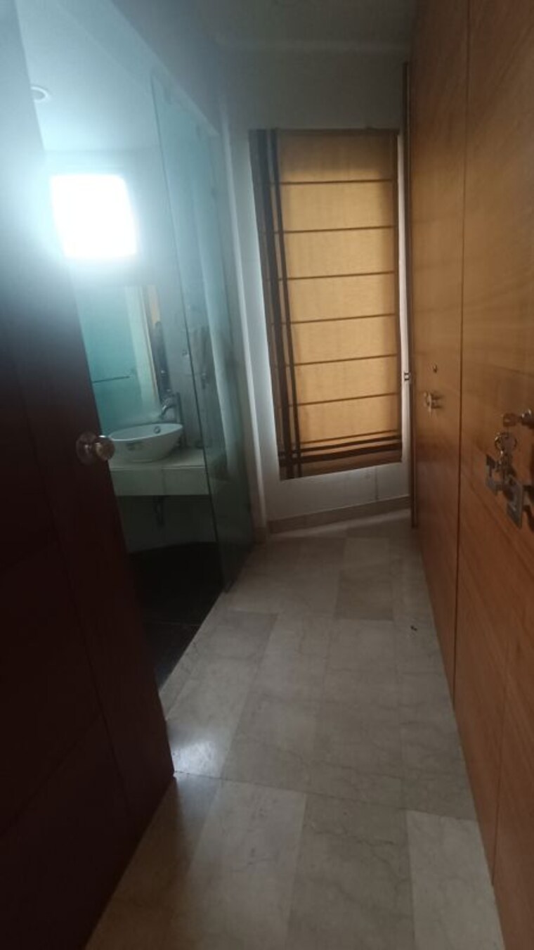 Room, greater kailash i 3 Bedroom 250 Sq.Yd. Builder Floor In Greater Kailash I Delhi 9781364