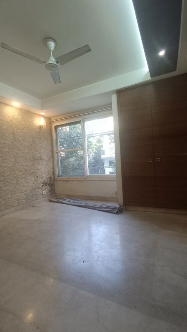 Room, greater kailash i 3 Bedroom 250 Sq.Yd. Builder Floor In Greater Kailash I Delhi 9781364