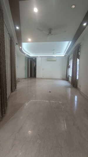 Room in 3 BHK Builder Floor at Greater Kailash I – for Sale