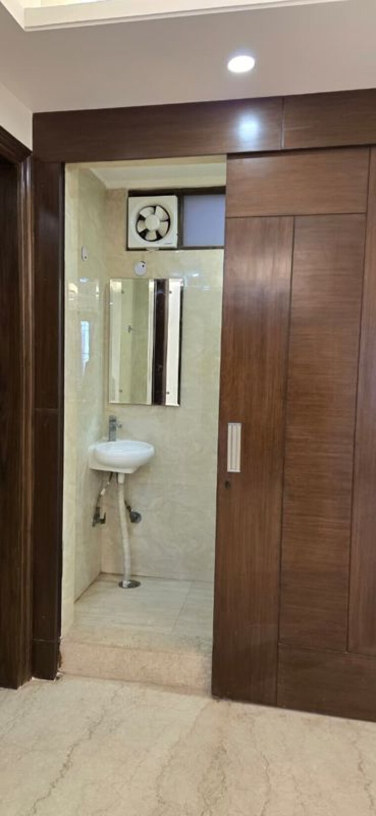 Bathroom, south extension ii 3 Bedroom 250 Sq.Yd. Builder Floor In South Extension ii Delhi 9781371
