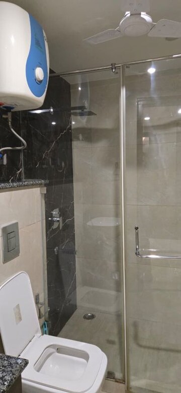 Furnished Amenities in 3 BHK Builder Floor at South Extension ii – for Rent