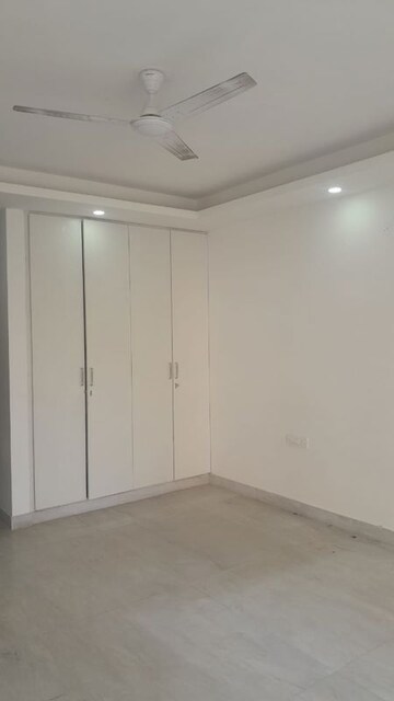 Room in 3 BHK Builder Floor at Unitech South City II, Sector 50 – for Rent