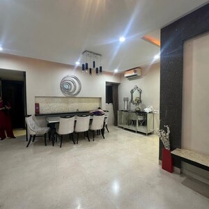 2 BHK Apartment For Rent in PR Hira, Khar West