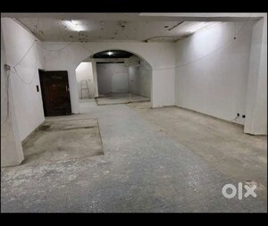 Parking in  Showroom at Gomti Nagar – for Rent