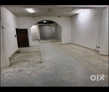 Parking in  Showroom at Gomti Nagar – for Rent