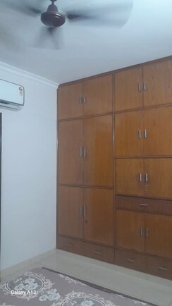 3 BHK + Pooja Room Builder Floor For Rent in Unitech South City II