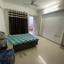 2 BHK + Extra Room Apartment For Rent in Mahindra Royale