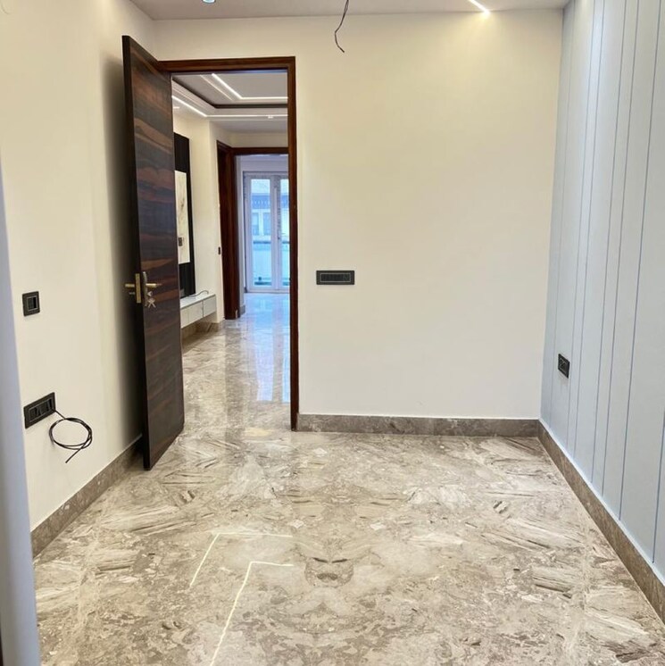 Room, pitampura 3 Bedroom 100 Sq.Yd. Builder Floor In Pitampura Delhi 9781410