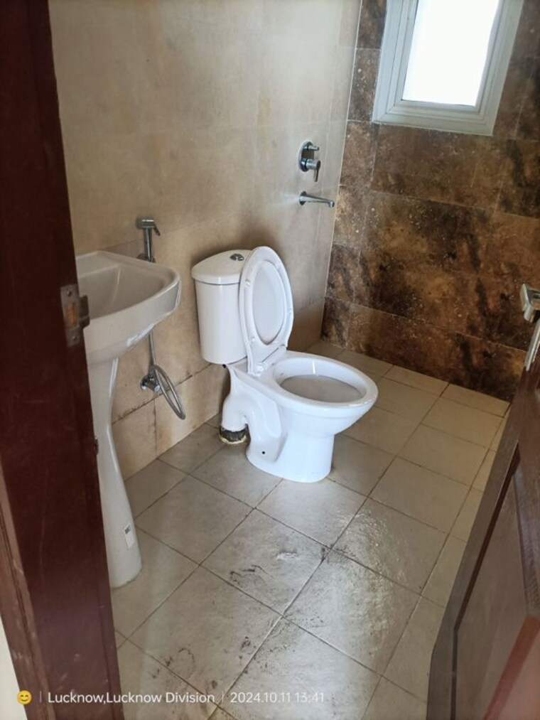 Bathroom, omaxe-waterscapes 3.5 Bedroom 1840 Sq.Ft. Apartment In Gomti Nagar Lucknow 9781412