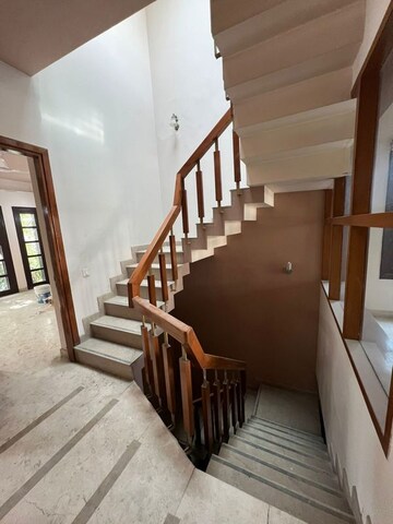 Balcony in 5 BHK Villa at Vipul Tatvam Villas, Sector 48 – for Rent