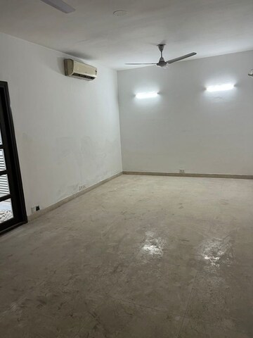 Room in 5 BHK Villa at Vipul Tatvam Villas, Sector 48 – for Rent