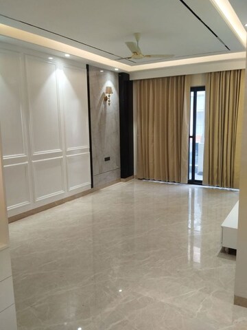 Room in 3 BHK Builder Floor at Anant Raj Ashok Estate, Sector 63a – for Sale