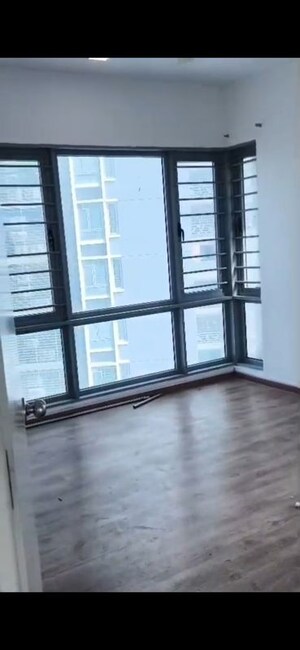 Room in 3.5 BHK Apartment at Wadhwa Imperial Heights, Goregaon West – for Rent