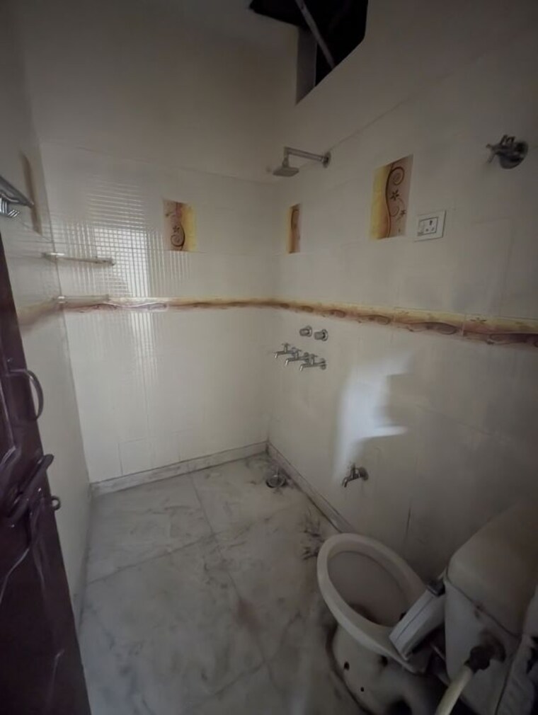 Bathroom, palam vihar 2 Bedroom 1300 Sq.Ft. Builder Floor In Palam Vihar Gurgaon 9781525