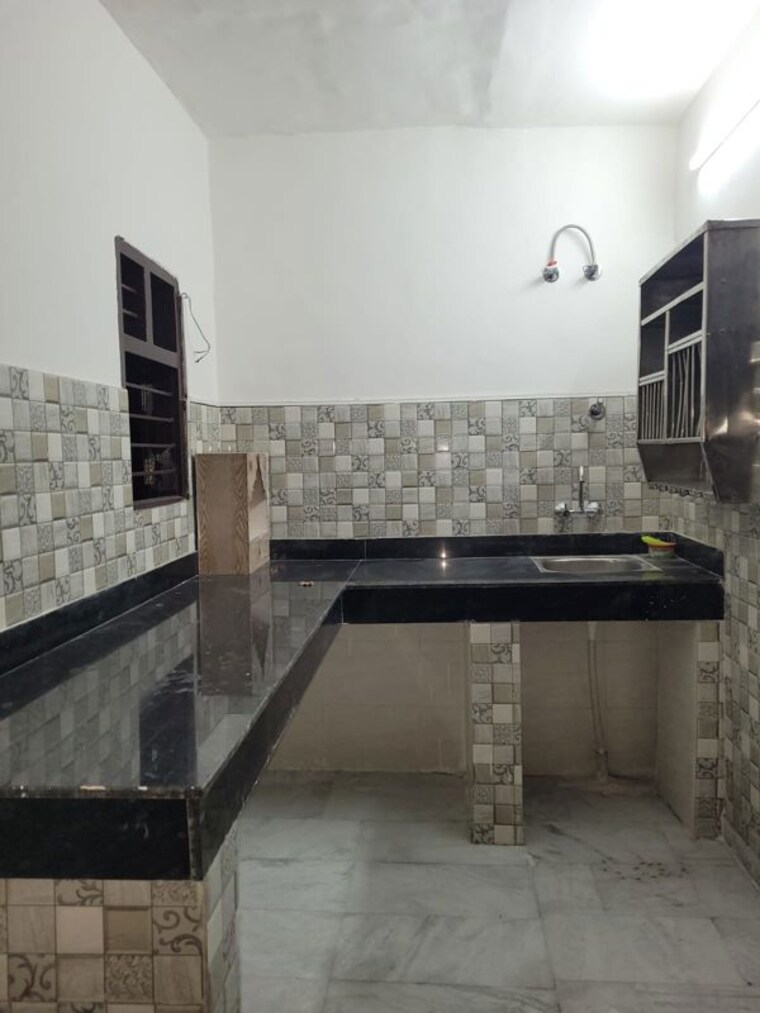 Kitchen, palam vihar 1 Bedroom 700 Sq.Ft. Builder Floor In Palam Vihar Gurgaon 9781535