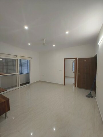 Room in 2 BHK Builder Floor at DSR Divine, New Thippasandra – for Rent