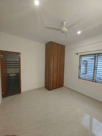Room in 2 BHK Builder Floor at DSR Divine, New Thippasandra – for Rent