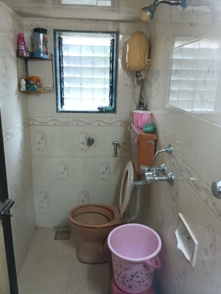Bathroom, borivali west Pg For Boys In Borivali West 9781615