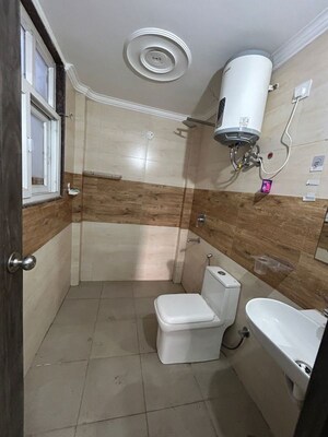 Bathroom in 1 BHK Builder Floor at Hong Kong Bazaar, Sector 57 – for Rent