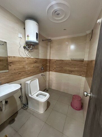 Bathroom in 1 BHK Builder Floor at Hong Kong Bazaar, Sector 57 – for Rent