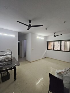 1.5 BHK + Pooja Room,Extra Room Apartment For Sale in Lodha Downtown