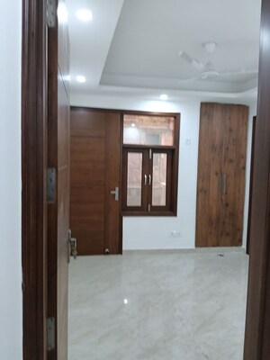 Room in 2 BHK Builder Floor at Neb Sarai – for Rent