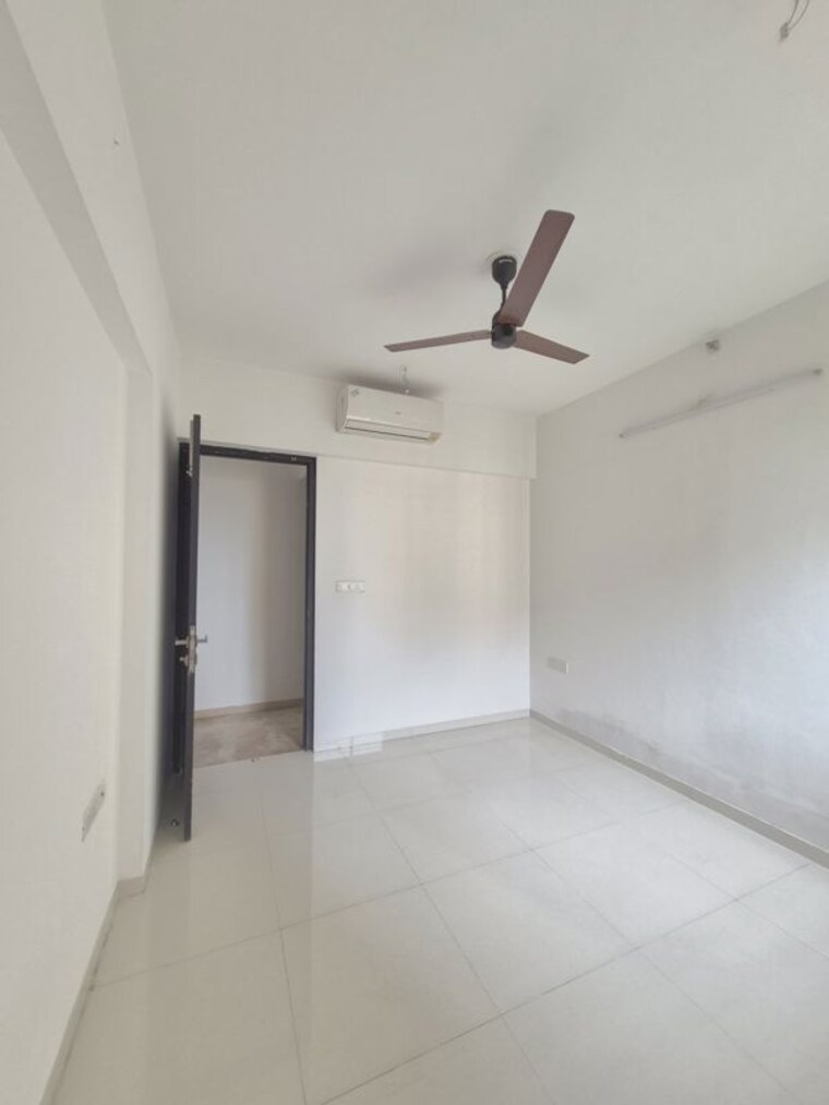 Room, lodha-splendora 3 Bedroom 1124 Sq.Ft. Apartment In Ghodbunder Road Thane 9781680