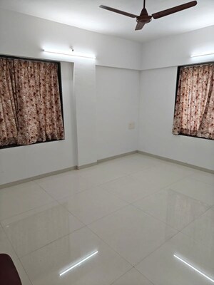 Room in 2.5 BHK Apartment at Kakade City, Karve Nagar – for Rent