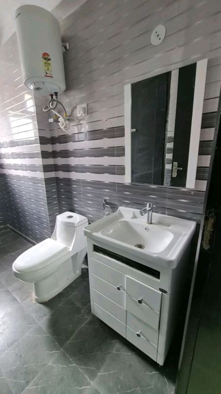 Bathroom, chattarpur 3 Bedroom 1150 Sq.Ft. Builder Floor In Chattarpur Delhi 9781696