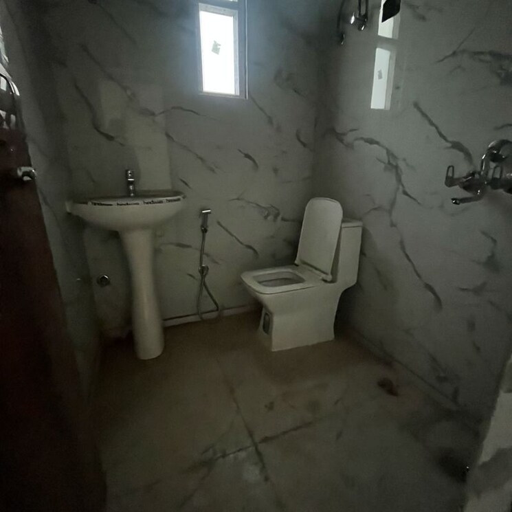 Bathroom, bisrakh jalalpur 2 Bedroom 1050 Sq.Ft. Builder Floor In Bisrakh Jalalpur Greater Noida 9781697