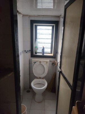 Bathroom in 1.5 BHK Apartment at Viman Darshan CHS, Andheri East – for Rent