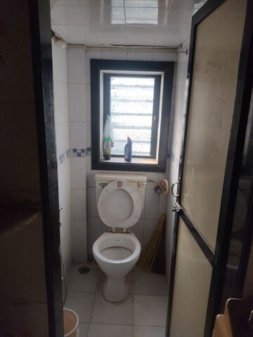 Bathroom in 1.5 BHK Apartment at Viman Darshan CHS, Andheri East – for Rent