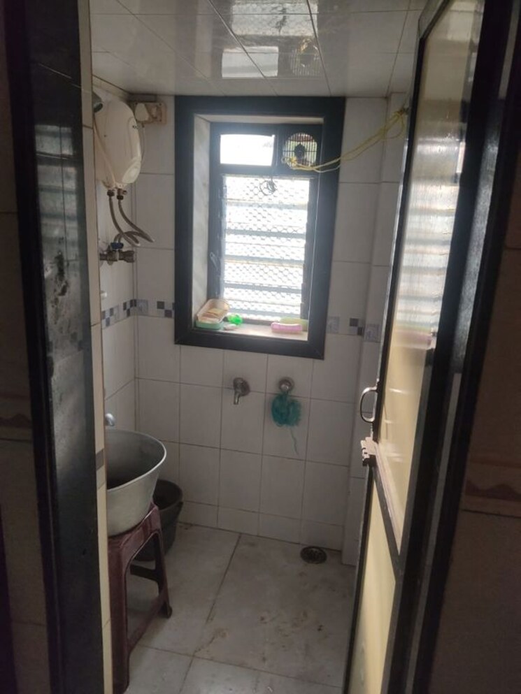 Bathroom, viman-darshan-chs 1.5 Bedroom 510 Sq.Ft. Apartment In Andheri East Mumbai 9666619