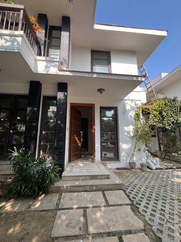 5 BHK + Pooja Room,Servant Room,Study Room Villa For Rent in Vipul Tatvam Villas