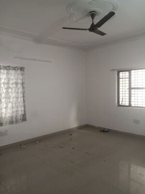 1 BHK Builder Floor For Rent in Sector 11