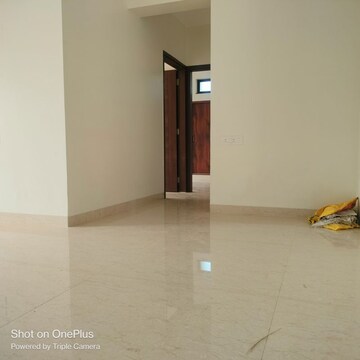 Room in 2 BHK Apartment at Raheja Interface Heights, Malad West – for Rent