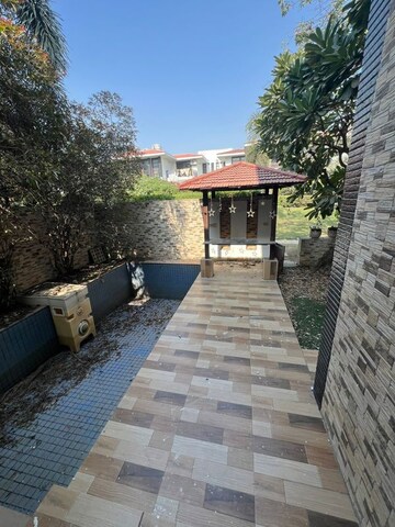 Swimming Pool in 5 BHK Villa at Vipul Tatvam Villas, Sector 48 – for Rent