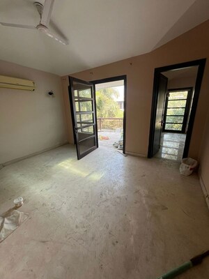 Room in 5 BHK Villa at Vipul Tatvam Villas, Sector 48 – for Rent