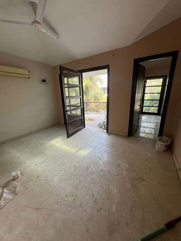 Room in 5 BHK Villa at Vipul Tatvam Villas, Sector 48 – for Rent