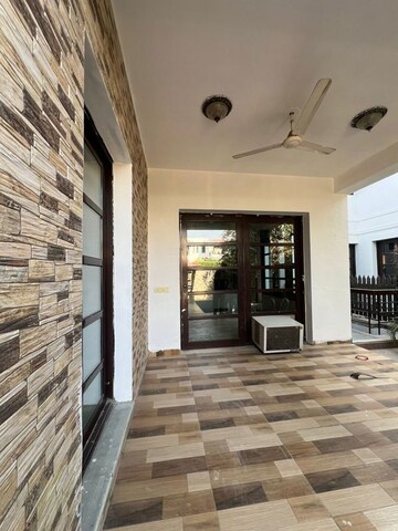Parking in 5 BHK Villa at Vipul Tatvam Villas, Sector 48 – for Rent