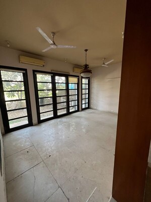 Room in 5 BHK Villa at Vipul Tatvam Villas, Sector 48 – for Rent