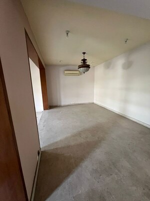 Room in 5 BHK Villa at Vipul Tatvam Villas, Sector 48 – for Rent