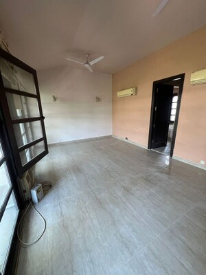 Room in 5 BHK Villa at Vipul Tatvam Villas, Sector 48 – for Rent