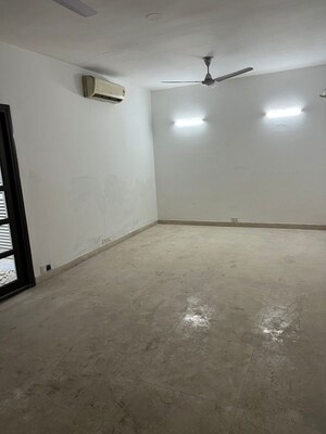 Room in 5 BHK Villa at Vipul Tatvam Villas, Sector 48 – for Rent