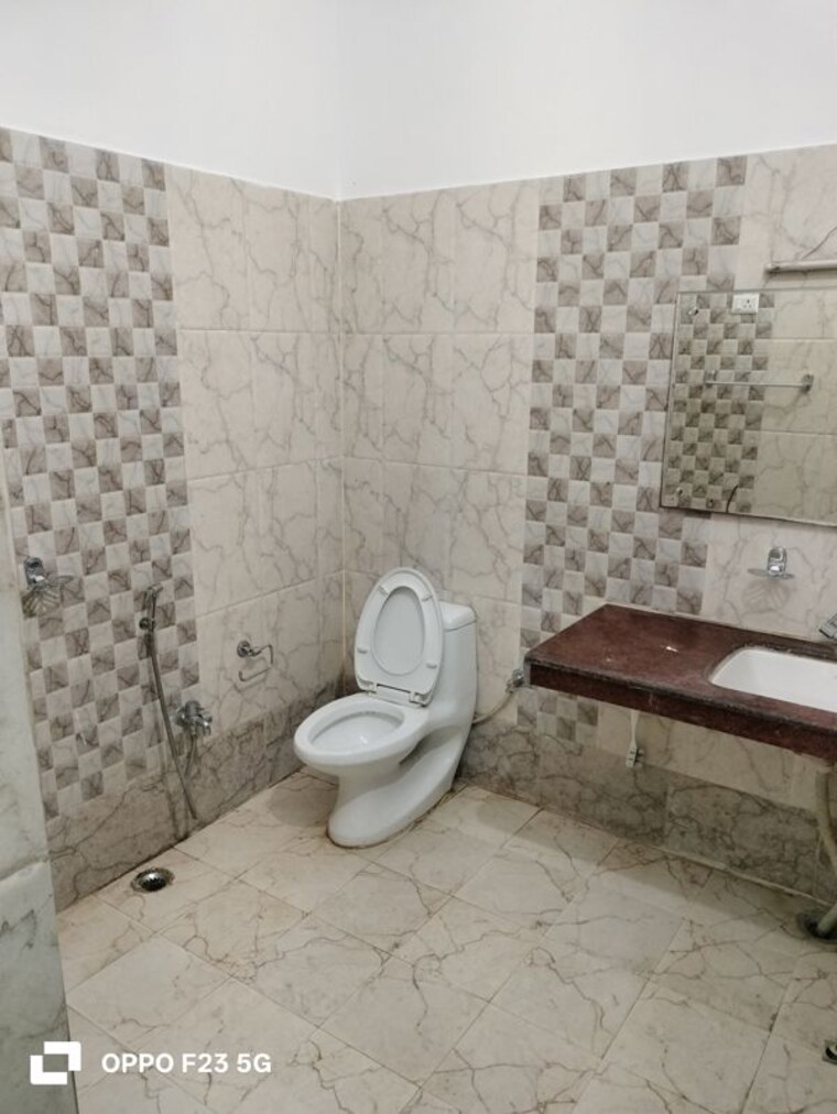 Bathroom, gomti nagar 3 Bedroom 3050 Sq.Ft. Builder Floor In Gomti Nagar Lucknow 9781740