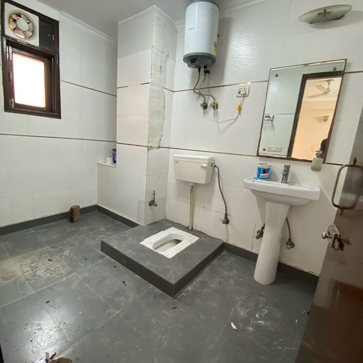 Team Area, chattarpur 3 Bedroom 1400 Sq.Ft. Builder Floor In Chattarpur Delhi 9781759